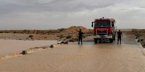 انقطاع حركة المرور على الطريق الجهوية 206 الرابطة بين مدينتي قبلي ودوز جراء ارتفاع منسوب وادي المعمر - جريدة مانشيت