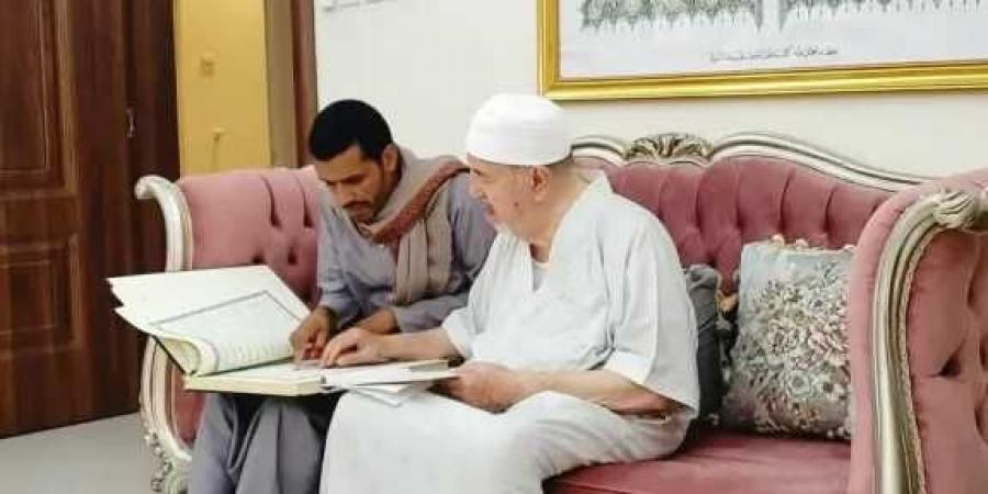 خطاط يمني يحصل على الإجازة في كتابة المصحف الشريف بعد لقائه عثمان طه