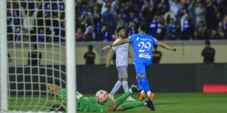 سالم الدوسري يتألق قاريًا برقم مميز مع الهلال بعد هدفه أمام العين - موقع بالجول - جريدة مانشيت