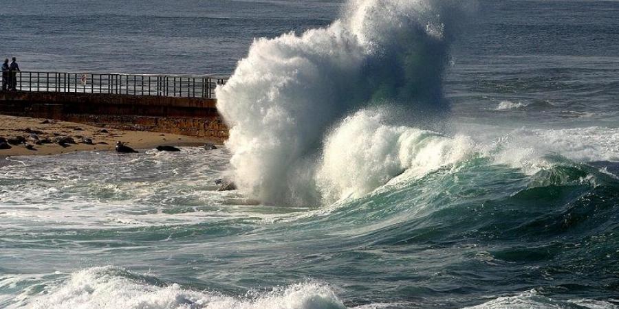 البحر شديد الإضطراب بمنطقة سرات وخليج قابس هذه الليلة - جريدة مانشيت